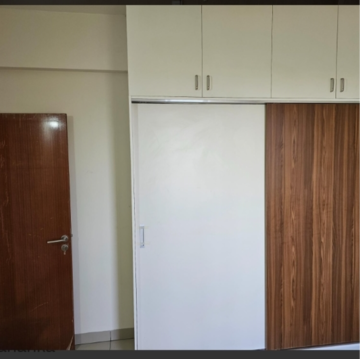 Room in 2.5 BHK Apartment at Prestige Royale Gardens, Avalahalli – for Rent