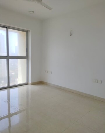 Room in 2 BHK Apartment at Piramal Mahalaxmi, Mahalaxmi – for Rent