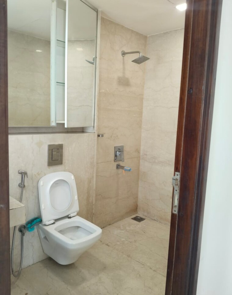 Bathroom, piramal-mahalaxmi 2 Bedroom 760 Sq.Ft. Apartment In Mahalaxmi Mumbai 10003978