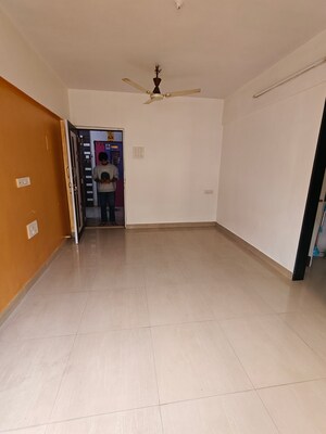 Room in 1 BHK Apartment at Anita Nagar Chs, Kandivali East – for Rent