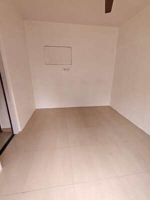 Room in 1 BHK Apartment at Anita Nagar Chs, Kandivali East – for Rent