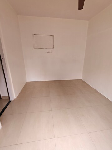 Room in 1 BHK Apartment at Anita Nagar Chs, Kandivali East – for Rent