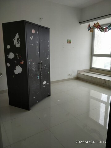 Room in 3 BHK Apartment at DB Realty Orchid Woods, Goregaon East – for Rent