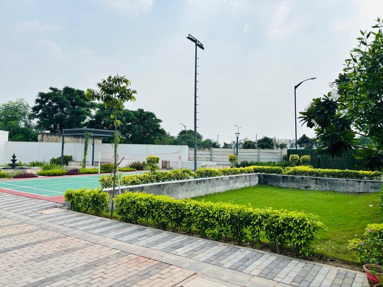 Garden, bptp-parklands  303 Sq.Yd. Plot In Sector 76 Faridabad 10003903
