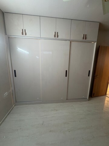 Building Lobby in 3.5 BHK Apartment at M3M Heights, Sector 65 – for Rent