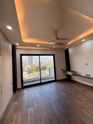 Room in 5 BHK Builder Floor at Sector 48 – for Sale
