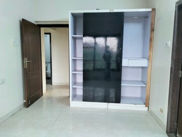 Room in 2 BHK Apartment at Raheja Heights Phase 2, Goregaon East – for Rent