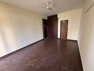 Room in 2 BHK Apartment at Signature Global The Millennia, Sector 37d – for Rent