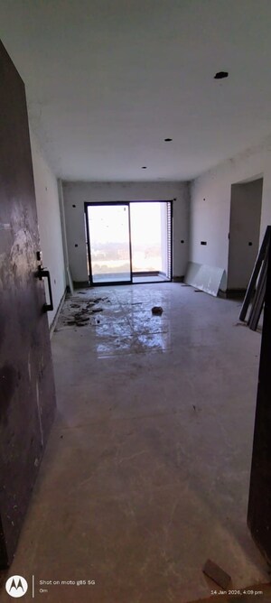 Room in 2.5 BHK Apartment at One OAK Natura, Sushant Golf City – for Sale