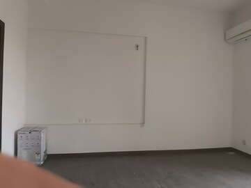 Room in 3 BHK Apartment at BPTP Discovery Park, Sector 80 – for Sale