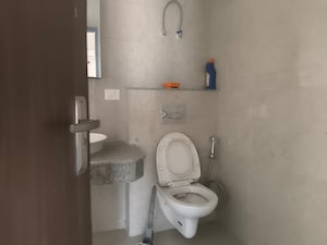 Bathroom in 3 BHK Apartment at BPTP Discovery Park, Sector 80 – for Sale
