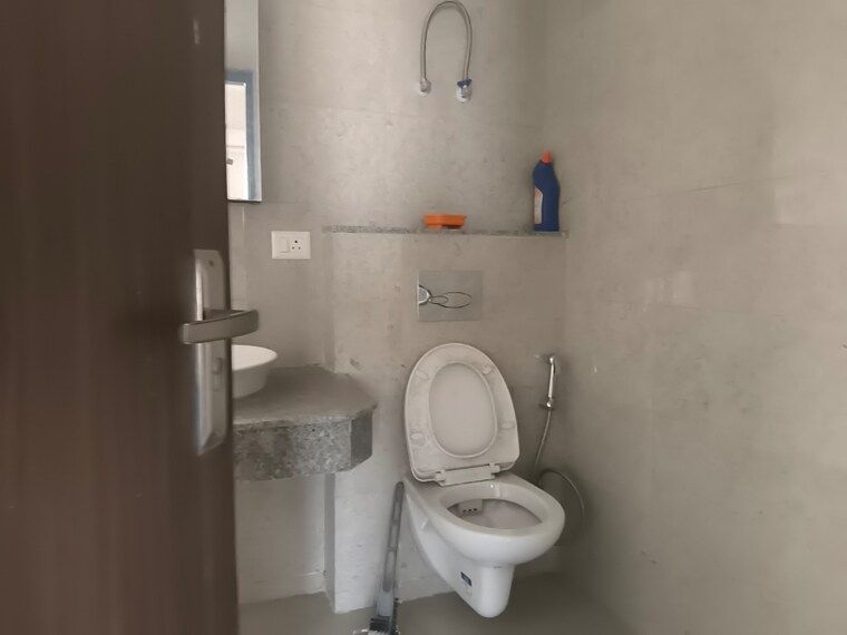 Bathroom, bptp-discovery-park 3 Bedroom 1500 Sq.Ft. Apartment In Sector 80 Faridabad 10004197