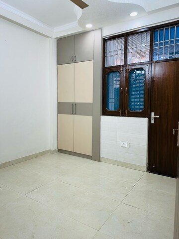 Room in 3 BHK Apartment at RWA Gyan Khand 3, Indrapuram – for Sale