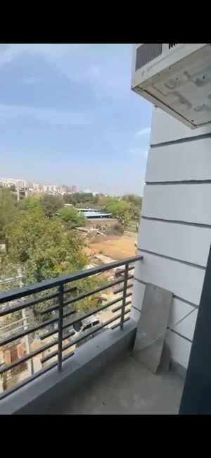 Balcony in 1 RK Builder Floor at RWA Residential Society, Sector 40 – for Rent