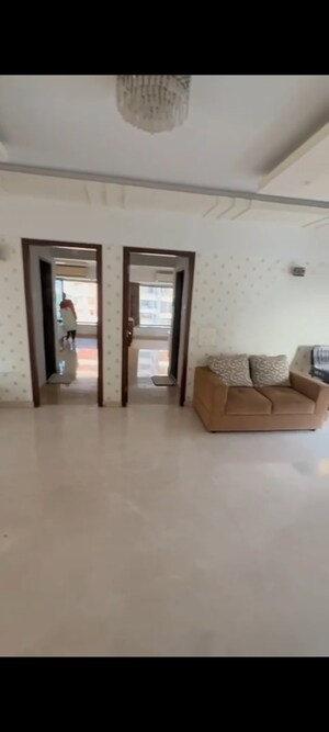 Room in 3 BHK Apartment at Godrej Waldorf, Andheri West – for Rent
