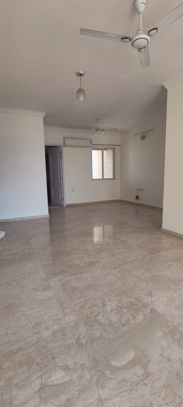 Room in 3 BHK Apartment at Hiranandani Gardens Eldora, Powai – for Rent