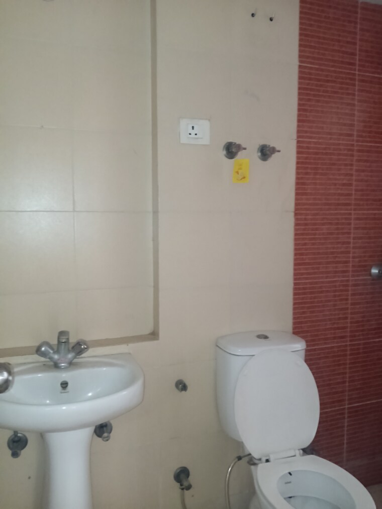 Bathroom, mahagun-mywoods 2.5 Bedroom 1110 Sq.Ft. Apartment In Sector 16c Greater Noida Greater Noida 10004385