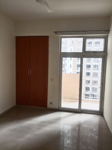 Room in 2.5 BHK Apartment at Mahagun Mywoods, Sector 16c Greater Noida – for Sale