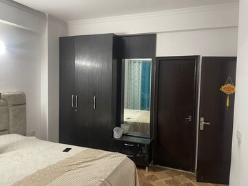 Room in 2 BHK Apartment at Skytech Matrott, Sector 76 – for Rent