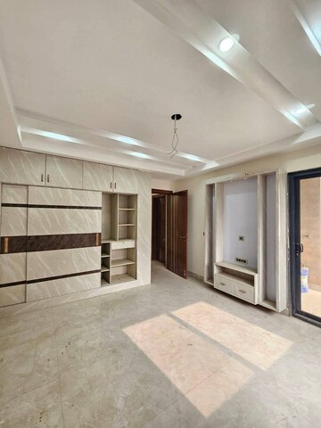 Room in 3 BHK Builder Floor at Sector 57 – for Rent