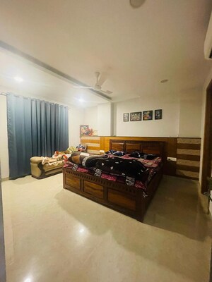 Bedroom in 5 BHK Villa at Sushant Lok 2, Sector 57 – for Sale