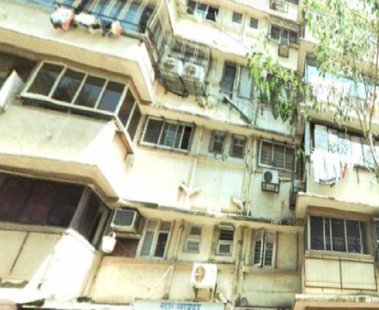3 BHK 900 Sq.Ft. Apartment in Navyug Mansion