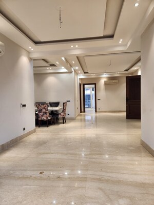 Room in 4 BHK Builder Floor at Defence Colony – for Sale