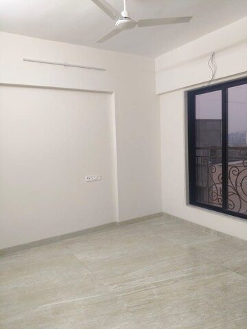 Room in 1 BHK Apartment at Arkade Pearl, Vile Parle East – for Rent