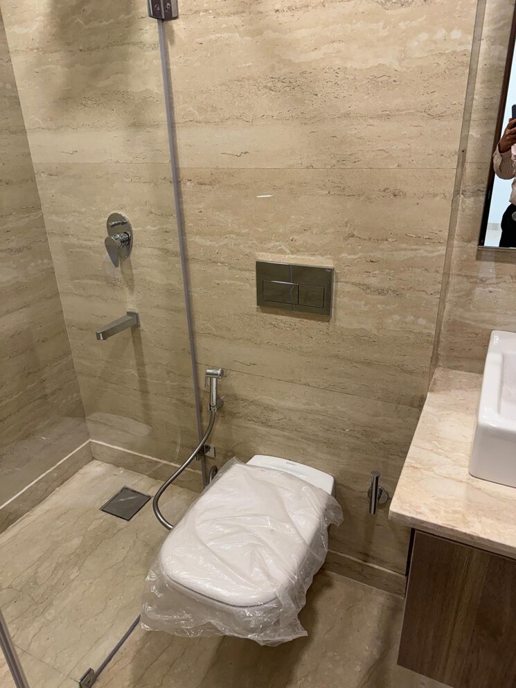 Bathroom, ambience-creacions 4 Bedroom 4422 Sq.Ft. Apartment In Sector 22 Gurgaon 10009024