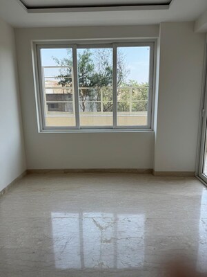 Room in 4 BHK Apartment at Ambience Creacions, Sector 22 – for Rent