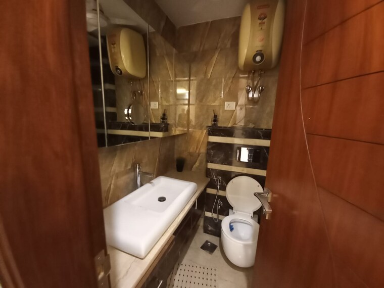 Bathroom, uday park 2 Bedroom 217 Sq.Yd. Builder Floor In Uday Park Delhi 10014387