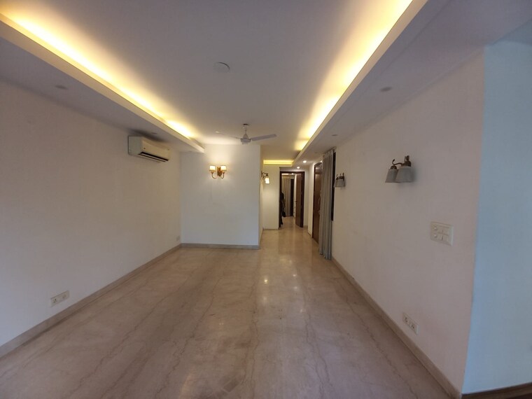 Room, uday park 2 Bedroom 217 Sq.Yd. Builder Floor In Uday Park Delhi 10014387