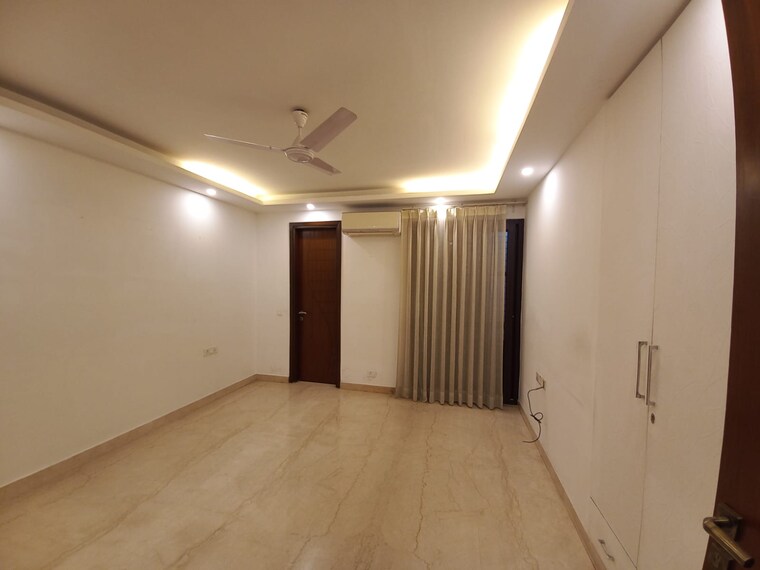 Room, uday park 2 Bedroom 217 Sq.Yd. Builder Floor In Uday Park Delhi 10014387