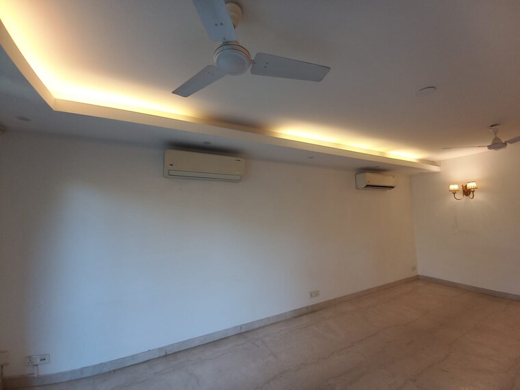 Room, uday park 2 Bedroom 217 Sq.Yd. Builder Floor In Uday Park Delhi 10014387