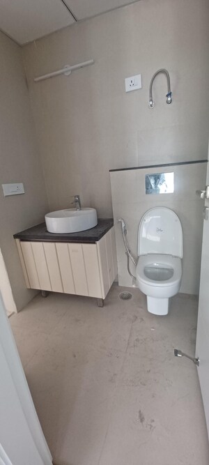 Bathroom in 3 BHK Apartment at Signature Global City 63A, Sector 63a – for Sale