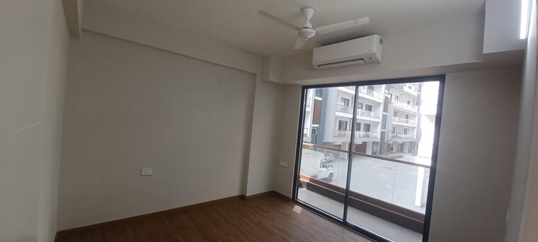 Room, signature-global-city-63a 3 Bedroom 1350 Sq.Ft. Apartment In Sector 63a Gurgaon 10015538