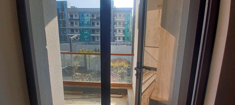 Balcony, signature-global-city-63a 3 Bedroom 1350 Sq.Ft. Apartment In Sector 63a Gurgaon 10015538