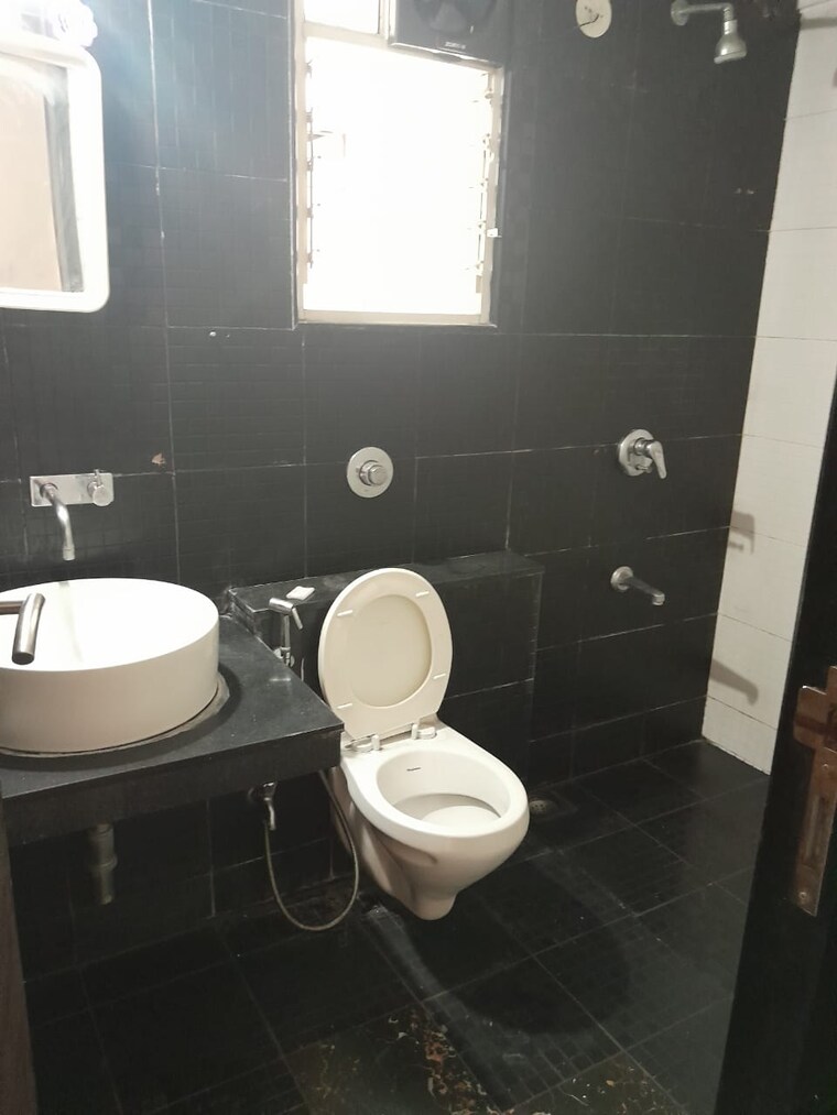 Bathroom, pride-purple-topaz-park 2 Bedroom 1250 Sq.Ft. Apartment In Wakad Pune 10015198
