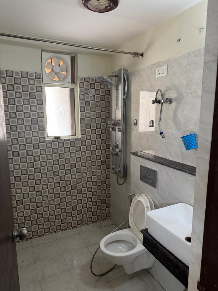 Bathroom, kw-srishti-phase-ii 2.5 Bedroom 1240 Sq.Ft. Apartment In Raj Nagar Extension Ghaziabad 10015280