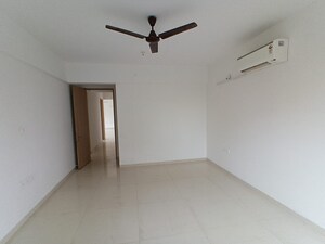 Room in 3 BHK Apartment at Soham Crystal Spires, Thane West – for Rent