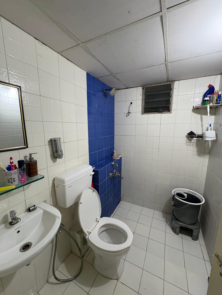 Bathroom, prahlad nagar 3 Bedroom 1900 Sq.Ft. Apartment In Prahlad Nagar Ahmedabad 10015512