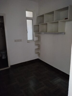 Room in 3 BHK Apartment at Haiderpur – for Rent