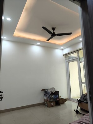 Room in 3.5 BHK Apartment at Gaur City 2 - 11th Avenue, Sector 16c Greater Noida – for Rent