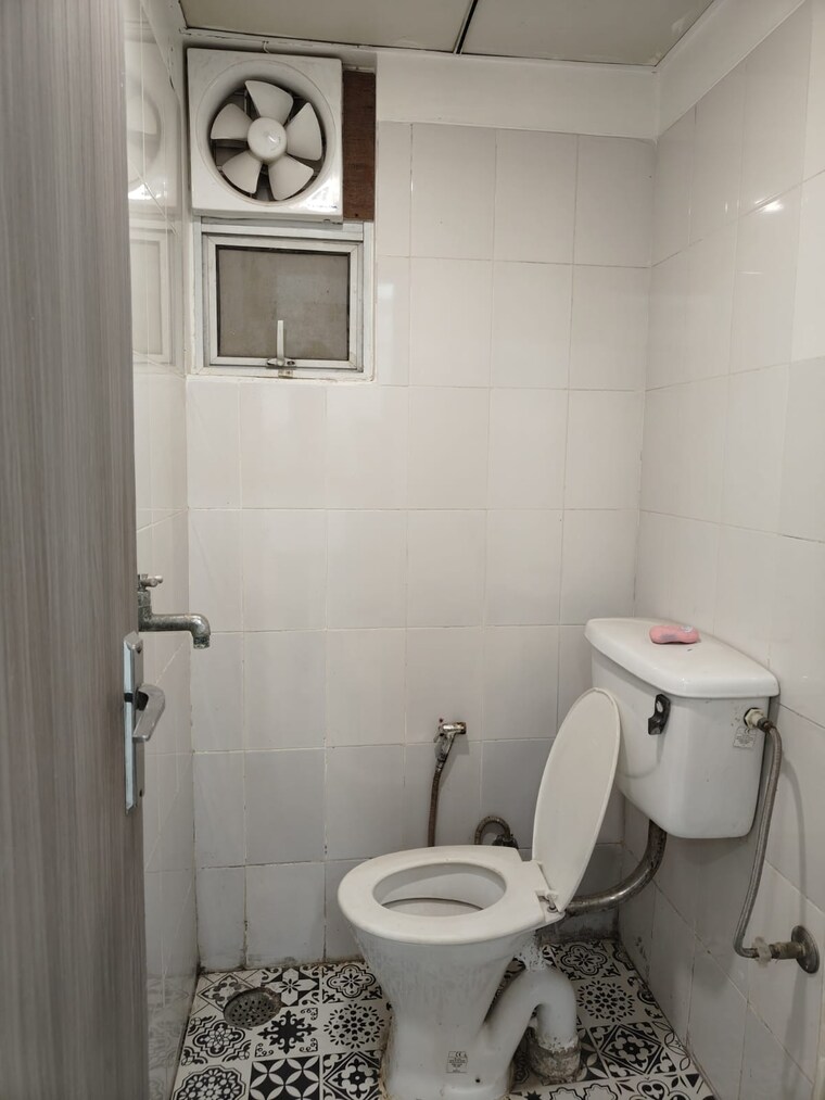 Bathroom, gaur-city-2-11th-avenue 3.5 Bedroom 1420 Sq.Ft. Apartment In Sector 16c Greater Noida Greater Noida 10015379