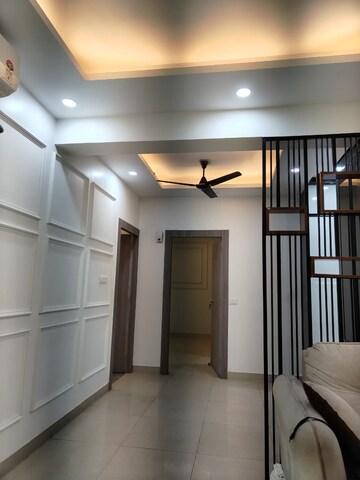 Room in 3.5 BHK Apartment at Gaur City 2 - 11th Avenue, Sector 16c Greater Noida – for Rent