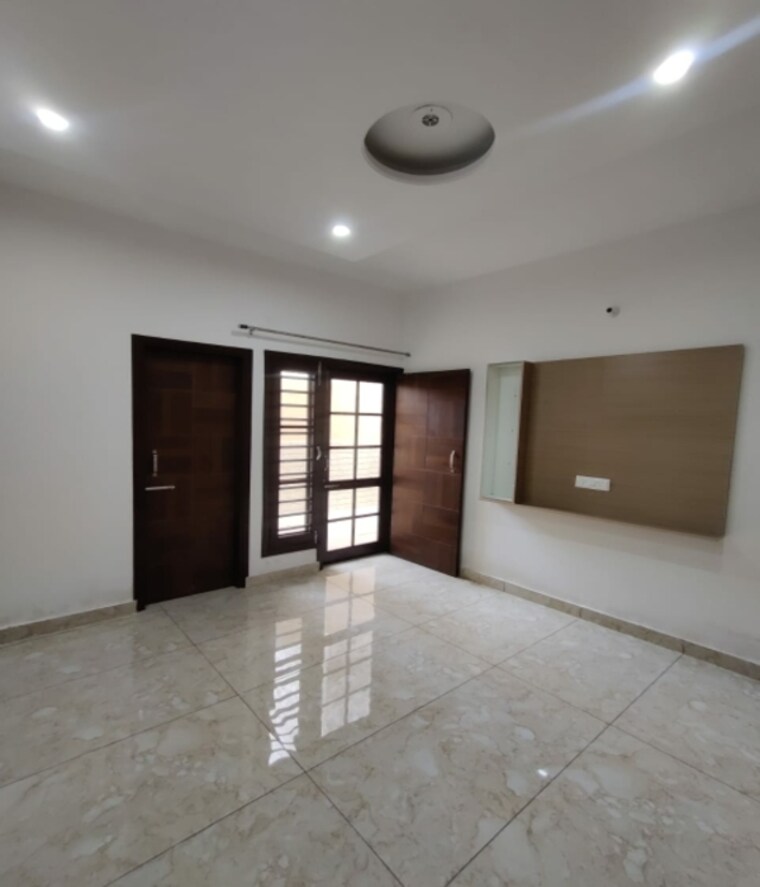 Room, kharar mohali road 4 Bedroom 125 Sq.Yd. Independent House In Kharar Mohali Road Kharar 10015354