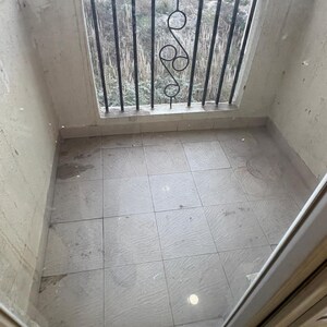 Bathroom in 3 BHK Apartment at Emaar Emerald Estate, Medawas – for Rent