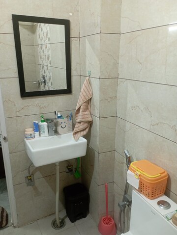Bathroom in 1 BHK Builder Floor at The Estate Floors, Sector 43 – for Rent