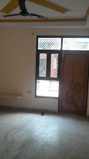 Room in 3 BHK Builder Floor at Aman Plaza, Shakti Khand iv – for Rent