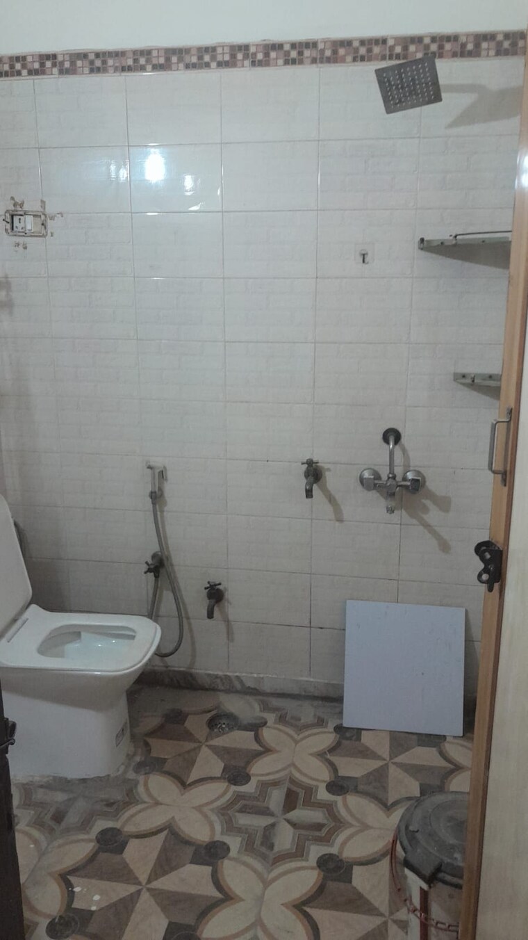 Bathroom, aman-plaza 3 Bedroom 1200 Sq.Ft. Builder Floor In Shakti Khand iv Ghaziabad 10015483